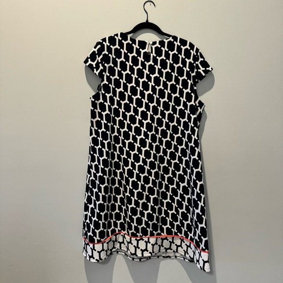 Madison Leigh Cap Sleeve Dress | Geometric Design | 20W - Picture 6 of 7